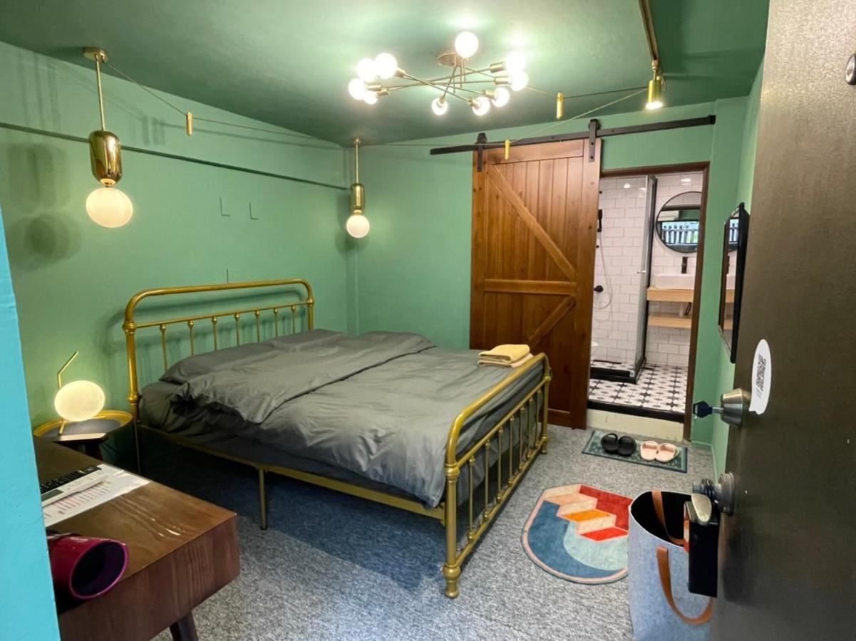 Baker Street London Style Inn Tainan Esterno foto