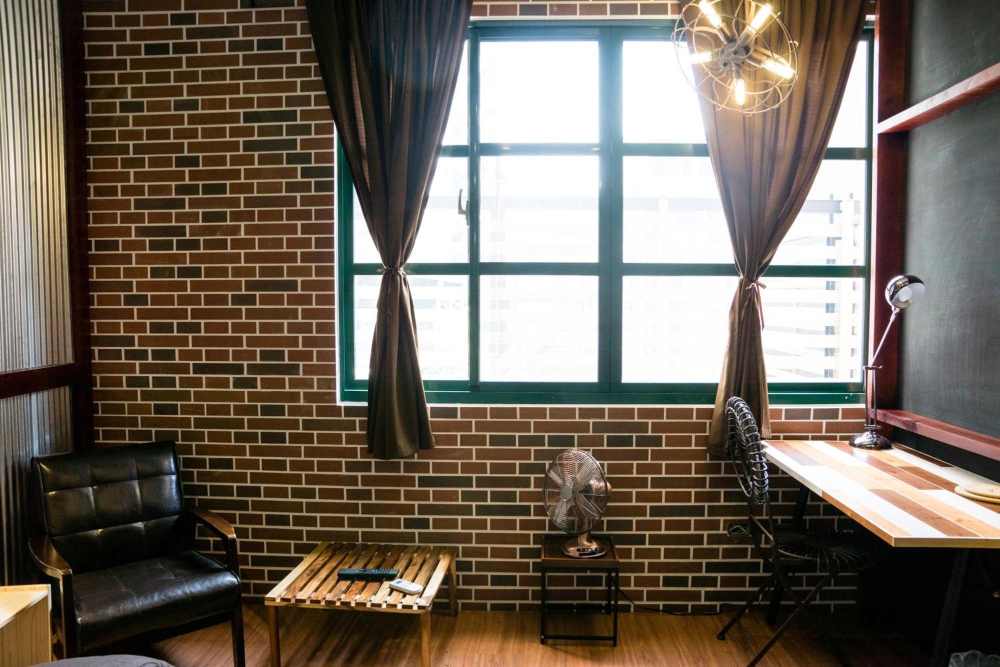 Baker Street London Style Inn Tainan Esterno foto