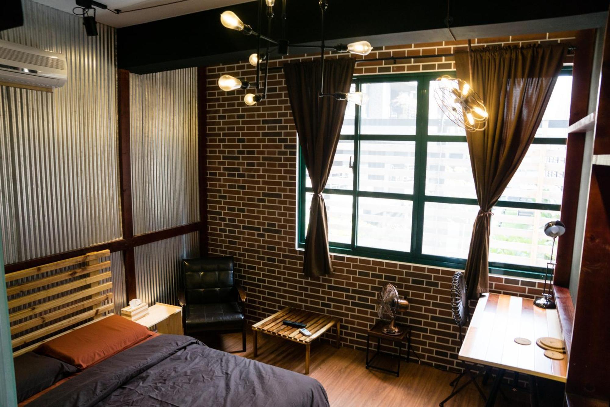 Baker Street London Style Inn Tainan Esterno foto