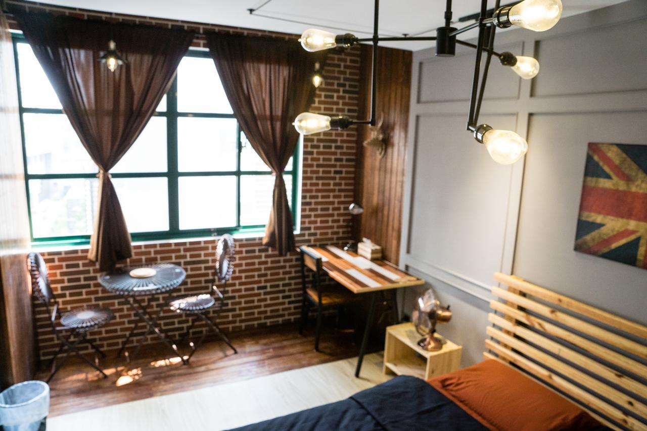 Baker Street London Style Inn Tainan Esterno foto